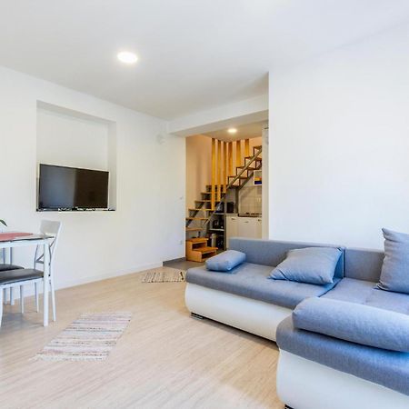 Gorgeous Apartment In Omis With Kitchen Exteriör bild