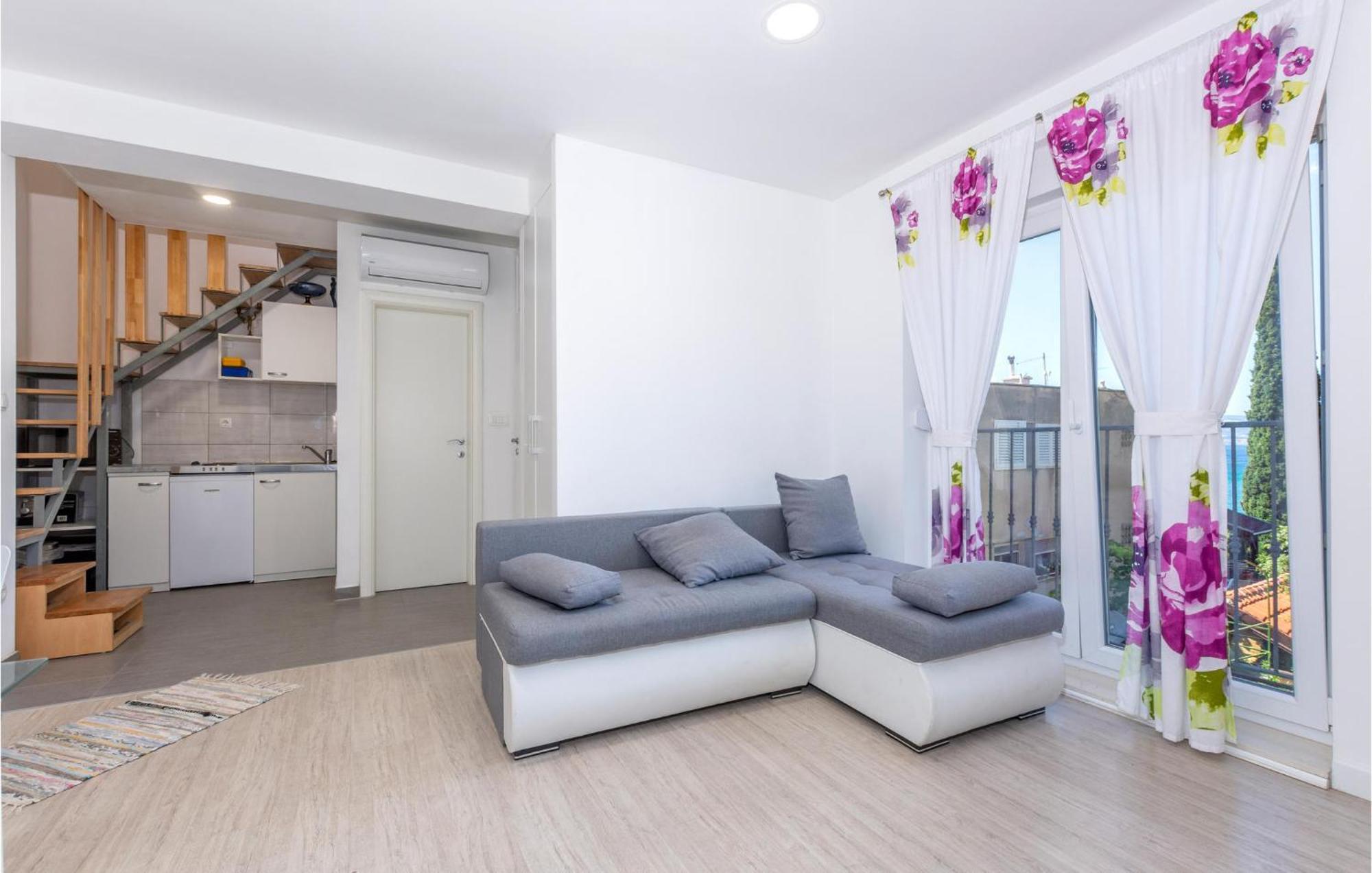 Gorgeous Apartment In Omis With Kitchen Exteriör bild