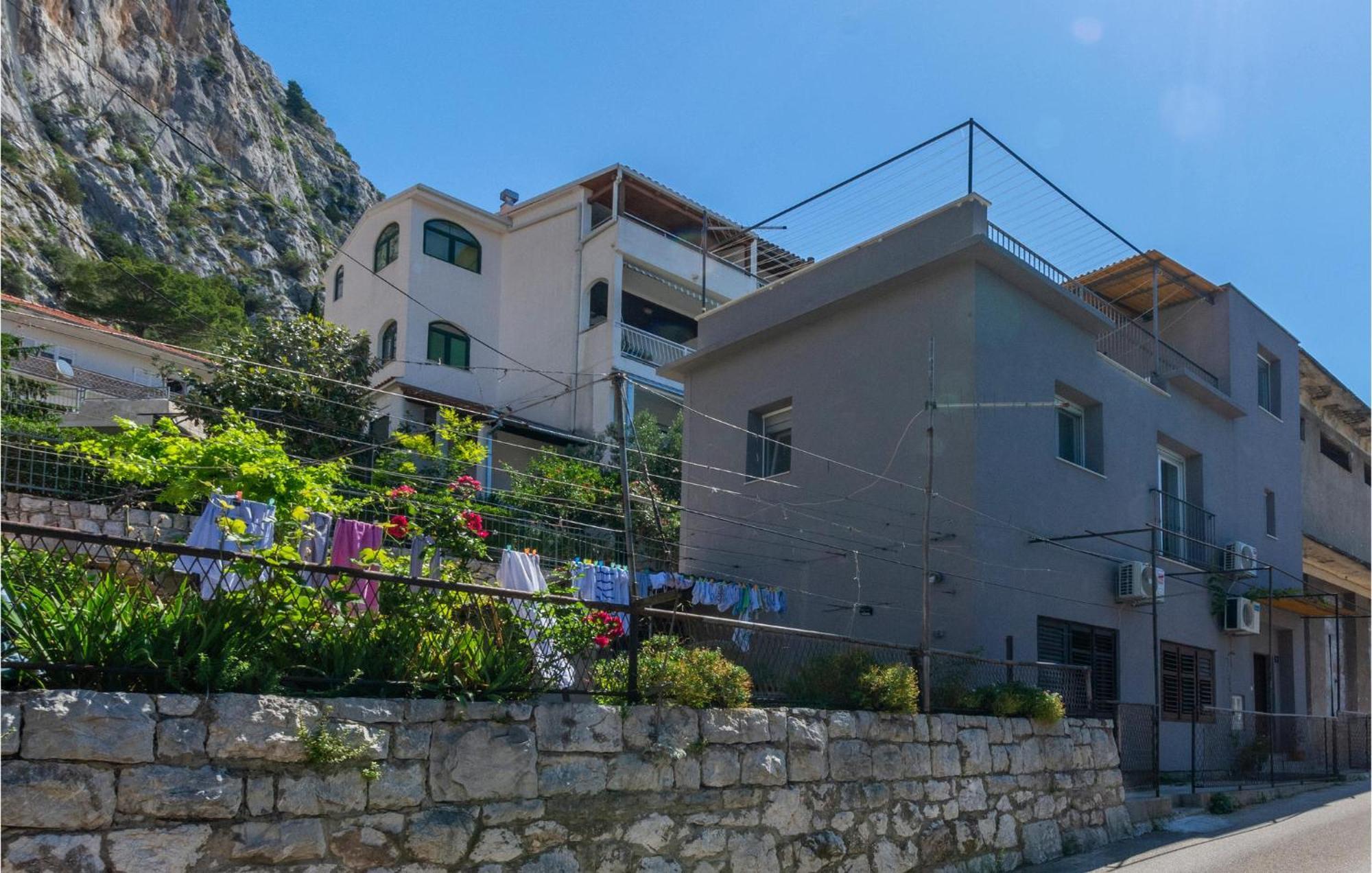 Gorgeous Apartment In Omis With Kitchen Exteriör bild