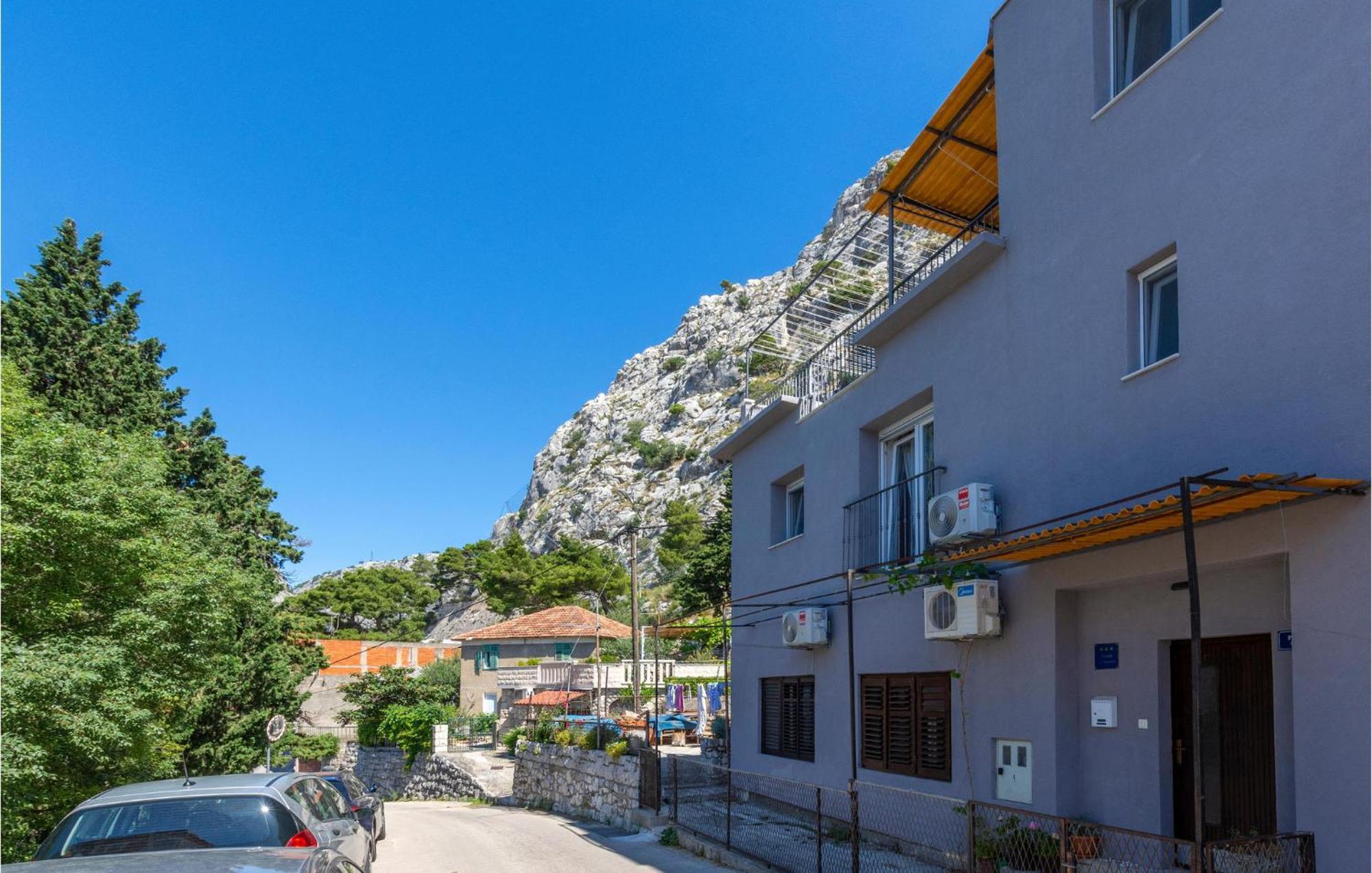 Gorgeous Apartment In Omis With Kitchen Exteriör bild