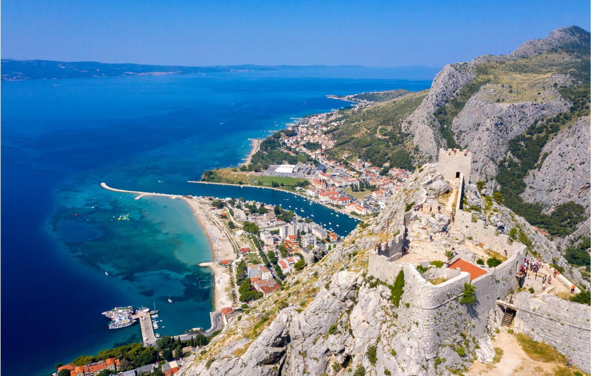 Gorgeous Apartment In Omis With Kitchen Exteriör bild