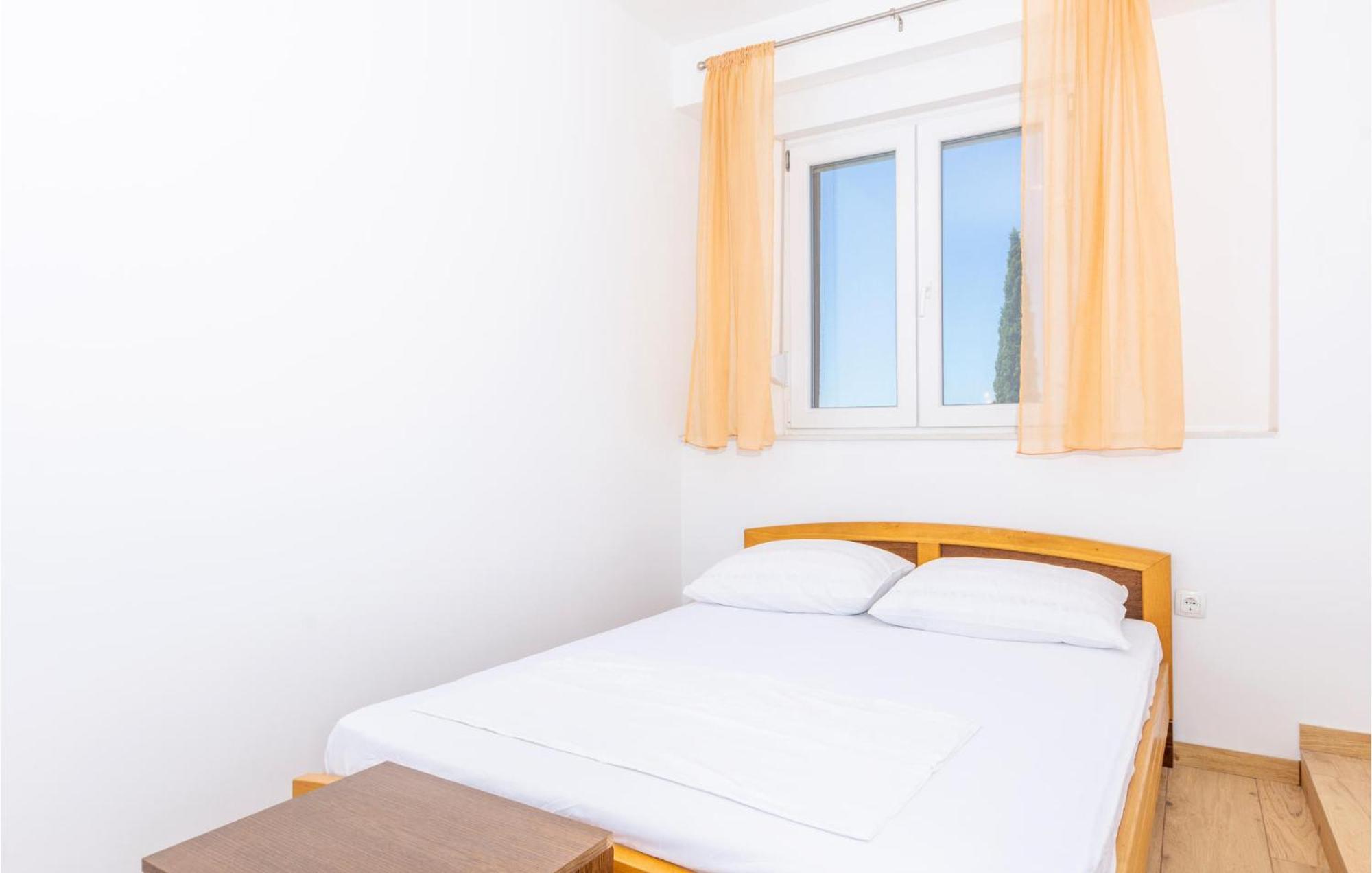Gorgeous Apartment In Omis With Kitchen Exteriör bild